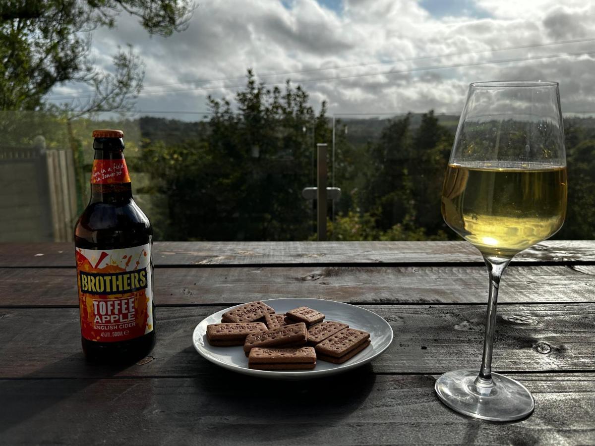 Coed Y Ddraig - Themed 3 Bedroom Cottage, With Bar & Pool Table Tregaron Buitenkant foto