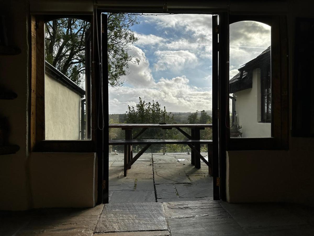 Coed Y Ddraig - Themed 3 Bedroom Cottage, With Bar & Pool Table Tregaron Buitenkant foto