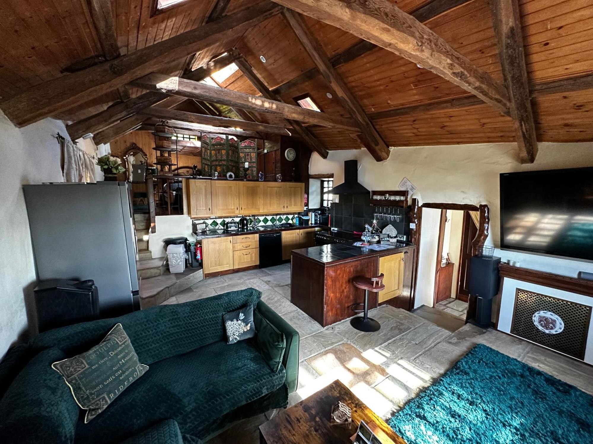 Coed Y Ddraig - Themed 3 Bedroom Cottage, With Bar & Pool Table Tregaron Buitenkant foto